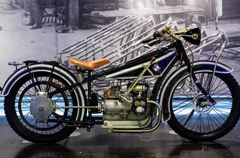  Você conhece a BMW R 32? Ela foi a primeira motocicleta da marca!