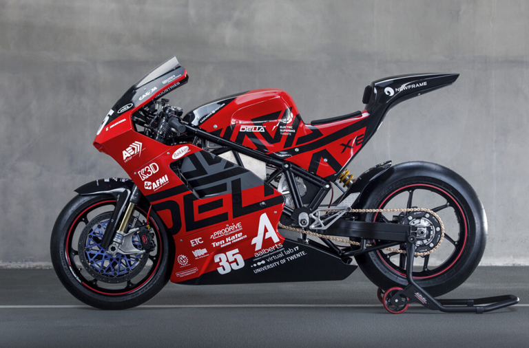  Moto elétrica feita por estudantes de engenharia supera Honda e Ducati