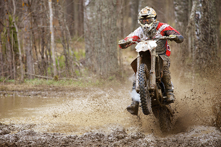 O que é preciso para fazer uma trilha de moto?