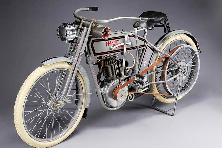 Exemplar na primeira moto lançada pela Harley-Davidson